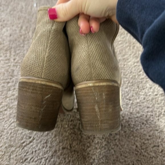BP Tan Ankle Cut Booties with Block Heel Size 9.5 - Picture 6 of 10